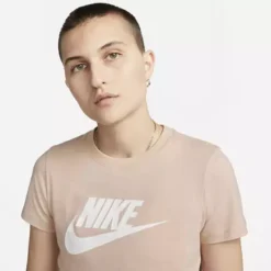 Women's Nike Sportswear Essential T-Shirt -The North Face Shop 19614878977 5